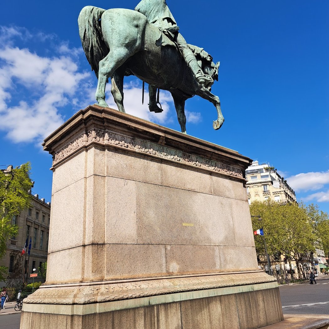 Equestrian statue of George Washington 2